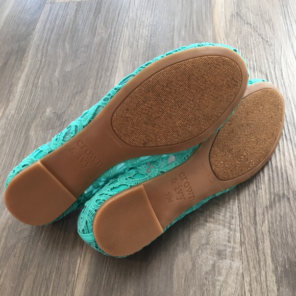 *SOLD* Crown & Ivy Flats - Picture 7 of 8